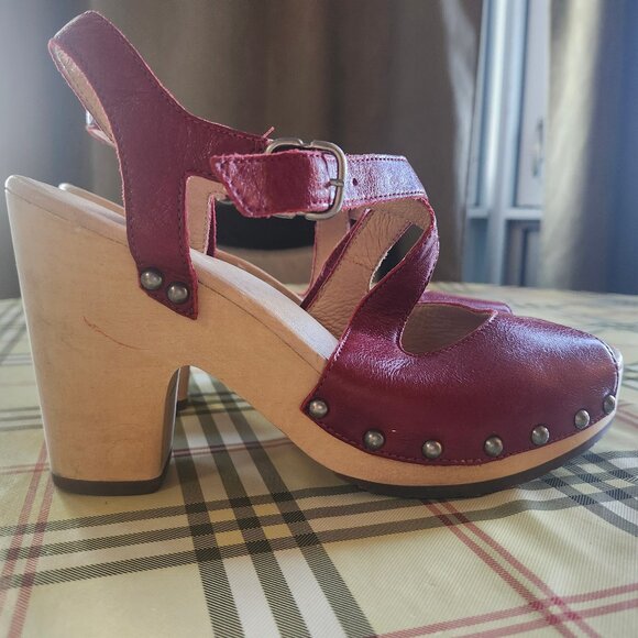Ugg Strappy Studded Heels Shoes Sandals Platform Buckles Dark Red Size 39 8 - Picture 1 of 9